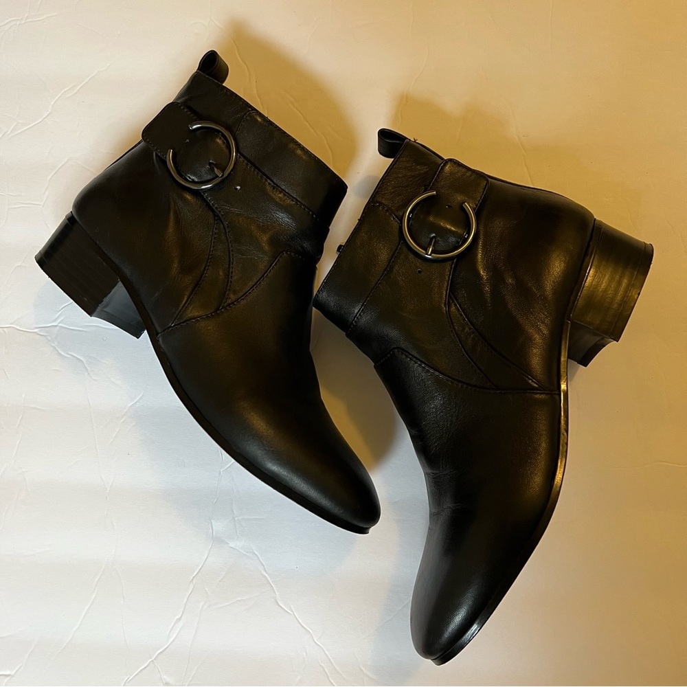 Nine West black leather  low heel ankle boots